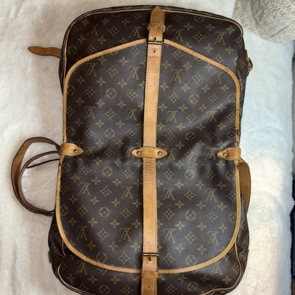 Louis Vuitton Guaranteed Authentic Monogram Saumur 35 Messenger Bag - Picture 5 of 17